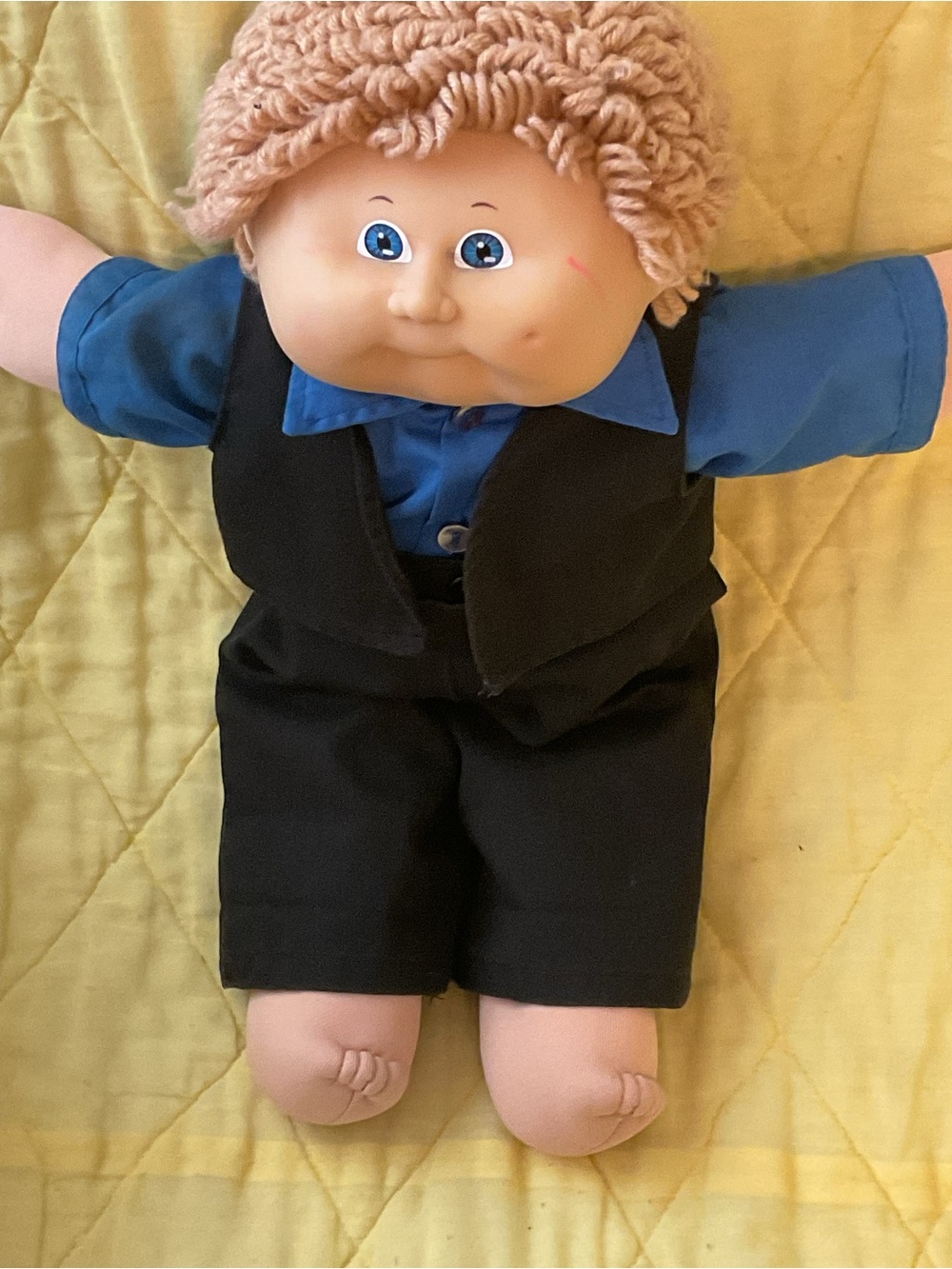 VTG. 1982 Boy Cabbage Patch Doll Blue-and-Black Plush Doll in Amish outfit 16”
